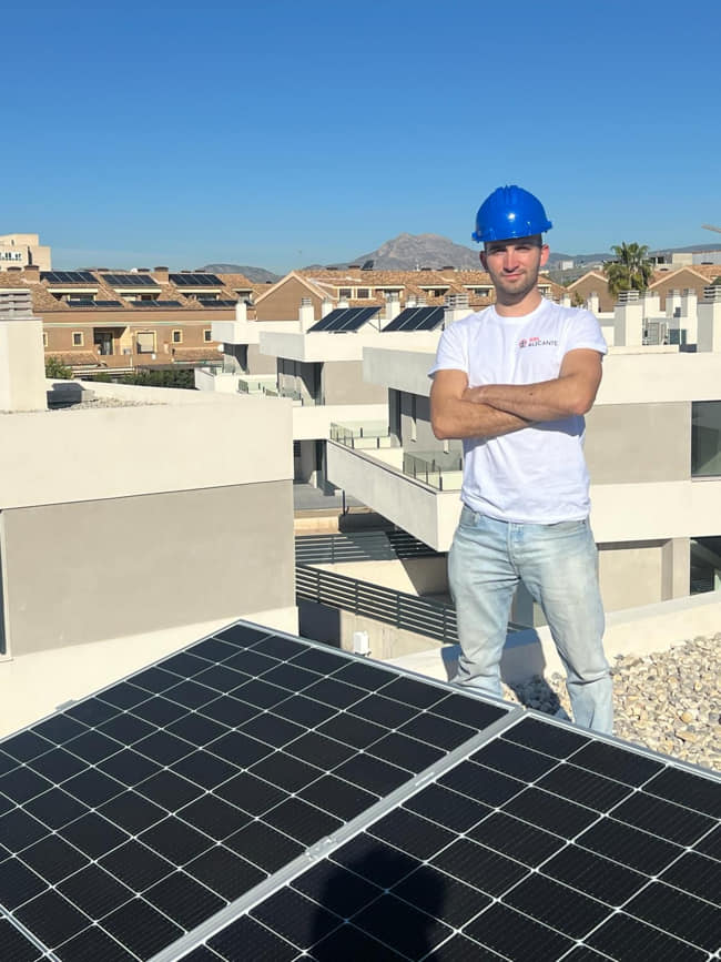 Impacto Positivo con Paneles Solares en Alicante: Imagen Inspiradora
